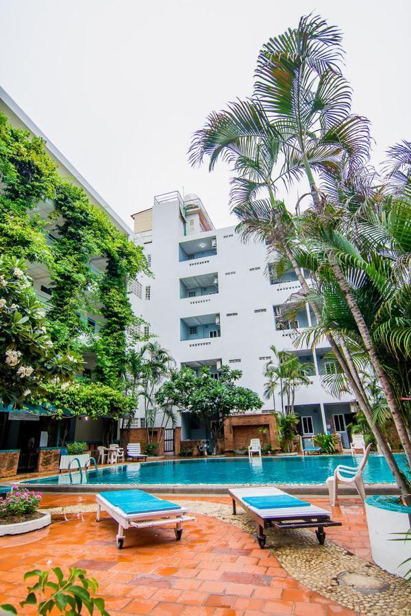 Hotel Sutus Court 7 Pattaya Exterior foto