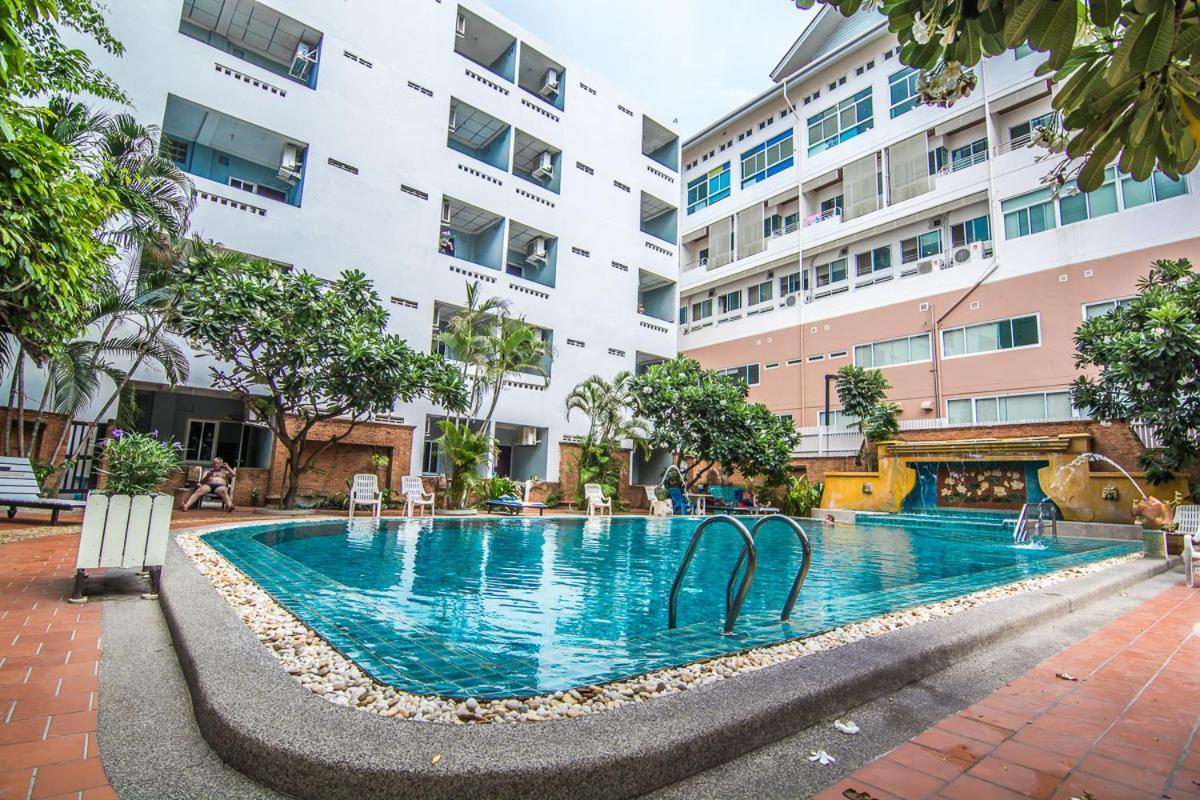 Hotel Sutus Court 7 Pattaya Exterior foto