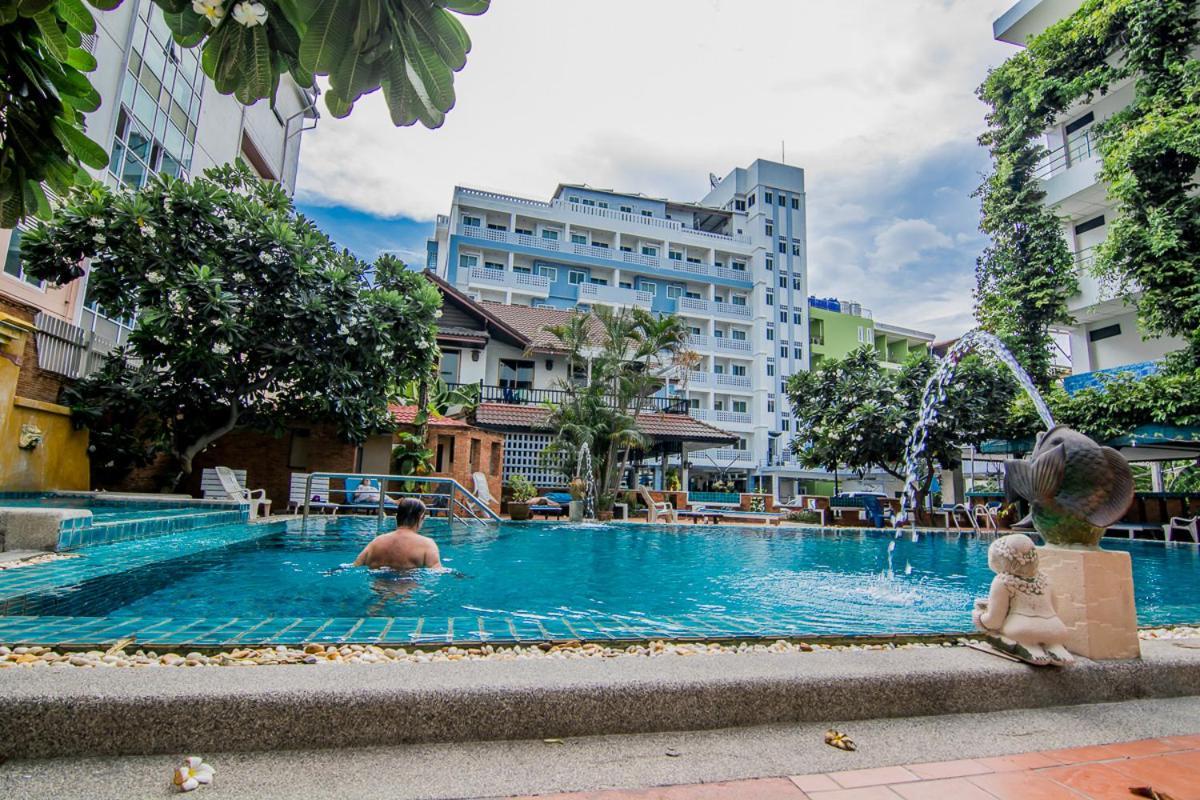 Hotel Sutus Court 7 Pattaya Exterior foto